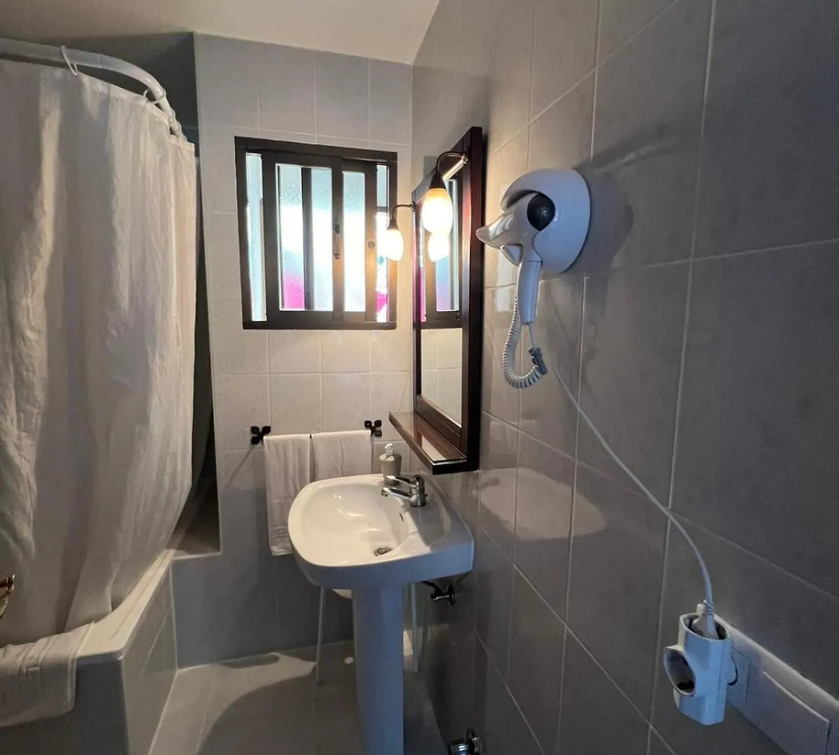 Hostal Guerra Marbella Hostel
