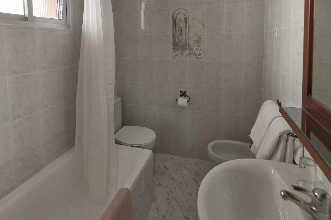 Hostal Guerra Marbella Hostel